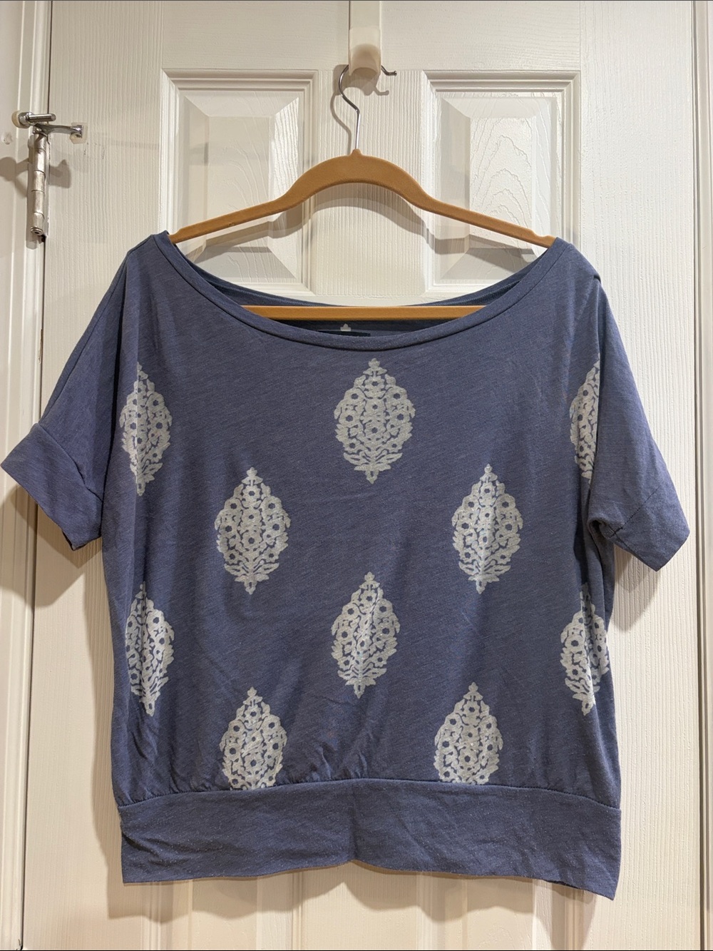 American Eagle AE Women's Blue Short-Sleeve off the shoulder Patterned Top
